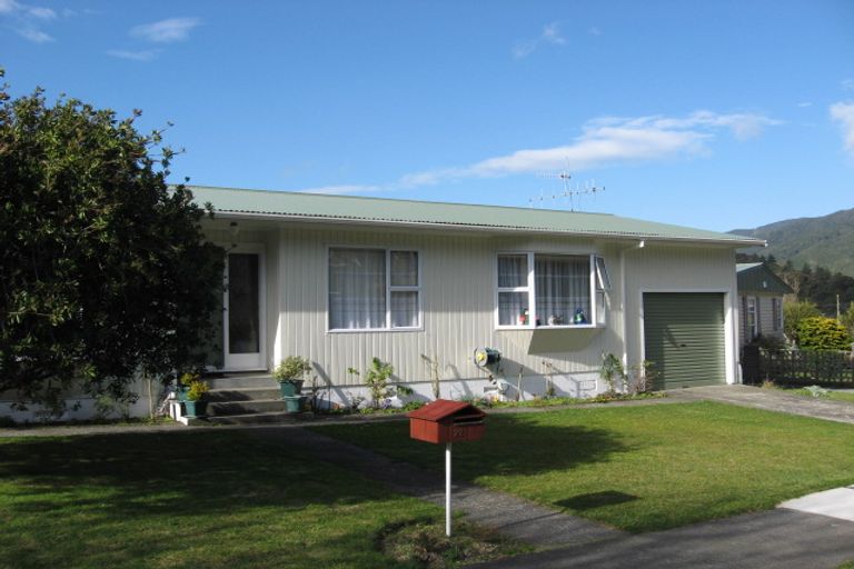 Photo of property in 22 Mcgowan Road, Wainuiomata, Lower Hutt, 5014