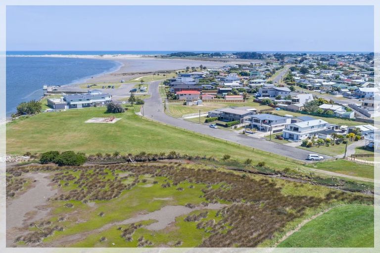 Photo of property in 67 Hartley Street, Foxton Beach, Foxton, 4815