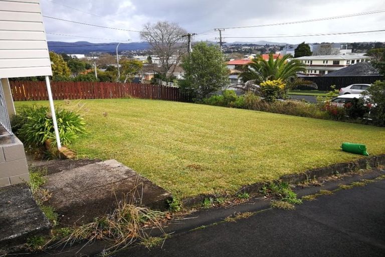 Photo of property in 6 Newington Road, Henderson, Auckland, 0612