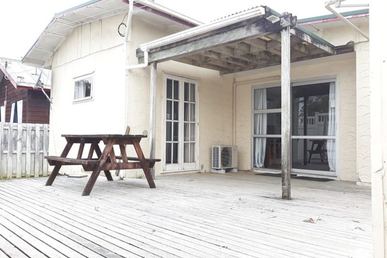 Photo of property in 5 Denver Avenue, Sunnyvale, Auckland, 0612