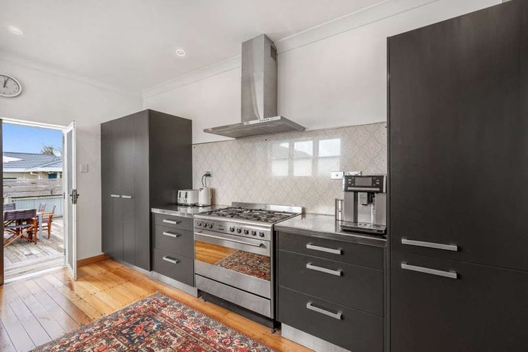 Photo of property in 12 Moeller Street, Taradale, Napier, 4112