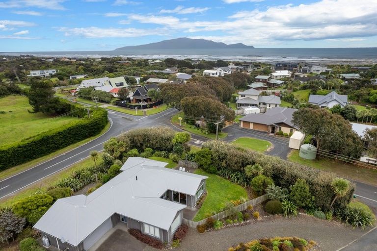 Photo of property in 41 Paetawa Road, Peka Peka, Waikanae, 5391