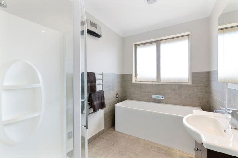 Photo of property in 8 Overbury Crescent, Rolleston, 7614