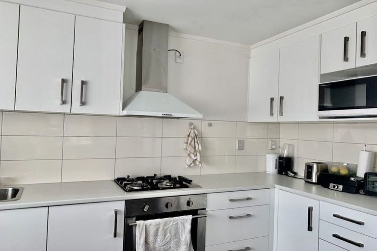 Photo of property in 15 Ware Place, Pakuranga Heights, Auckland, 2010