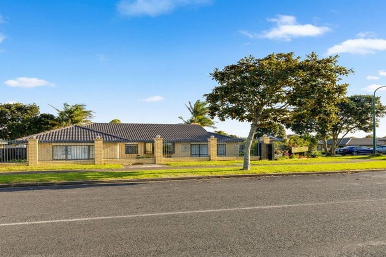 Photo of property in 2 Cyclamen Road, Mangere, Auckland, 2022