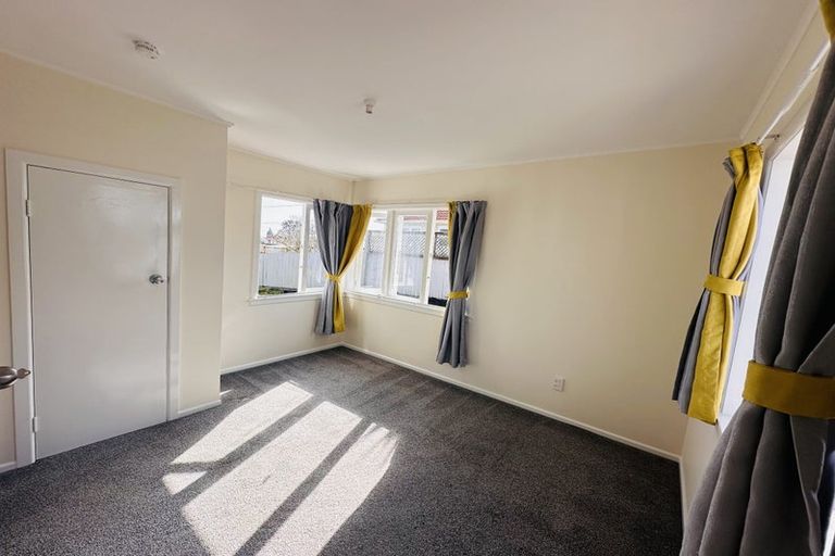 Photo of property in 2/2 Kelvin Road, Papakura, 2110