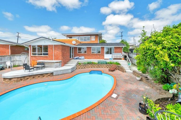 Photo of property in 23 Knights Road, Rothesay Bay, Auckland, 0630