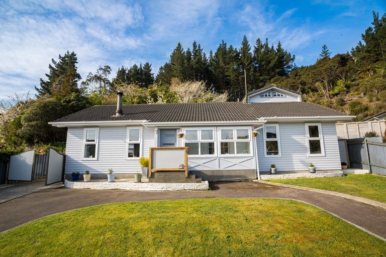 Photo of property in 19 Mimihau Grove, Wainuiomata, Lower Hutt, 5014