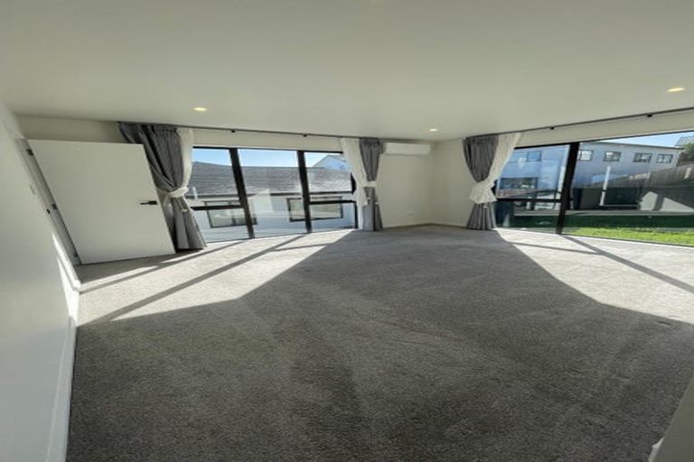Photo of property in 4 Celestial Crescent, Orewa, 0931