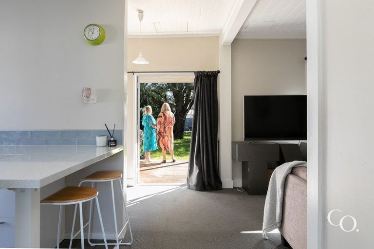 Photo of property in 8 Tomoana Road, Mahora, Hastings, 4120