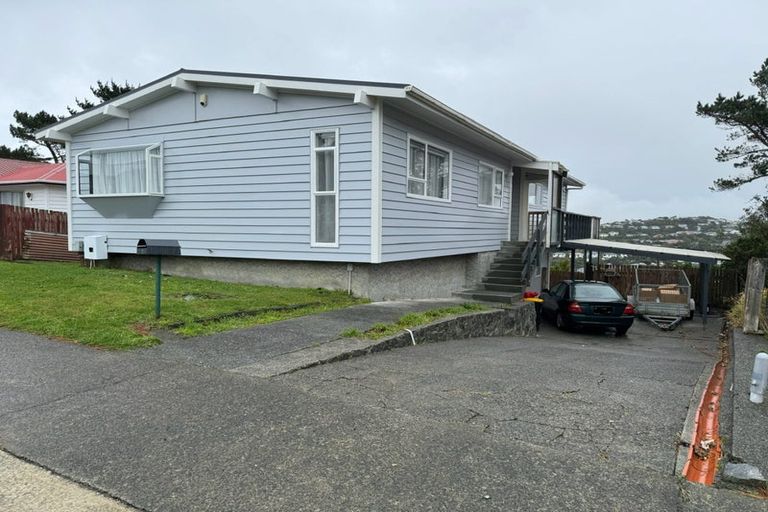 Photo of property in 42 Edgecombe Street, Newlands, Wellington, 6037