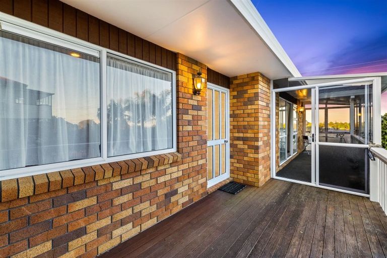 Photo of property in 2/86 Don Buck Road, Massey, Auckland, 0614