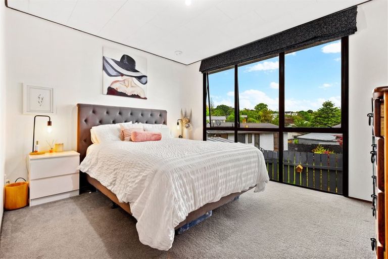 Photo of property in 2/22 Starforth Place, Henderson, Auckland, 0612