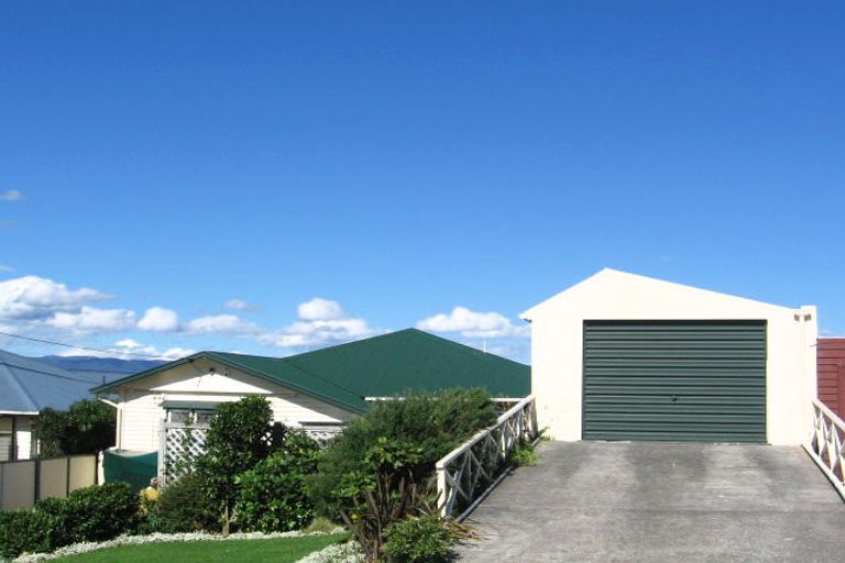 Photo of property in 6 Raumati Terrace, Khandallah, Wellington, 6035
