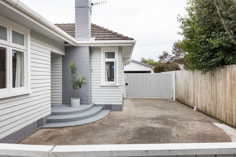 Photo of property in 19 Featherston Street, Takaro, Palmerston North, 4412