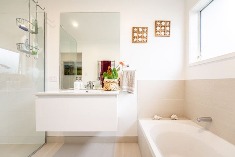 Photo of property in 25 Elizabeth Street, Orewa, 0931