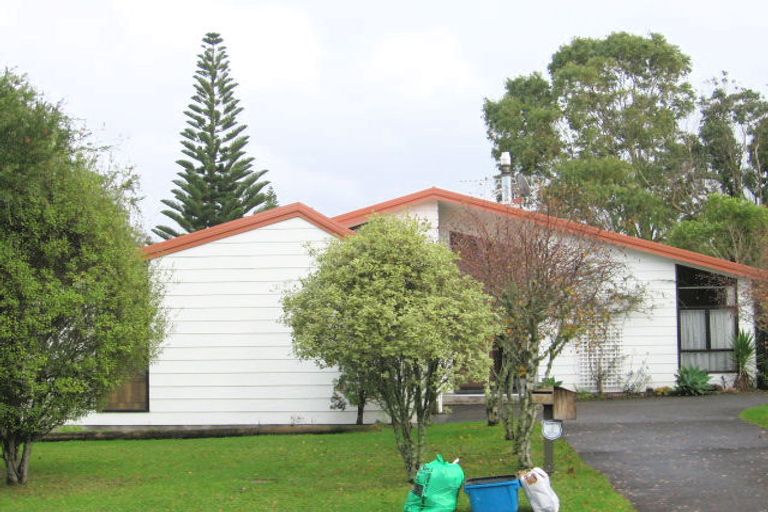 Photo of property in 70 Rosario Crescent, Red Beach, 0932