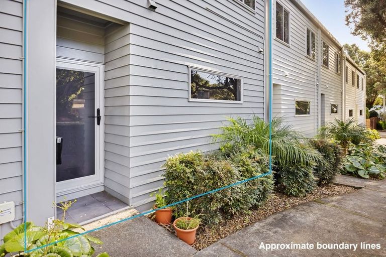 Photo of property in The Strand, 4/16 Ronald Street, Strandon, New Plymouth, 4312