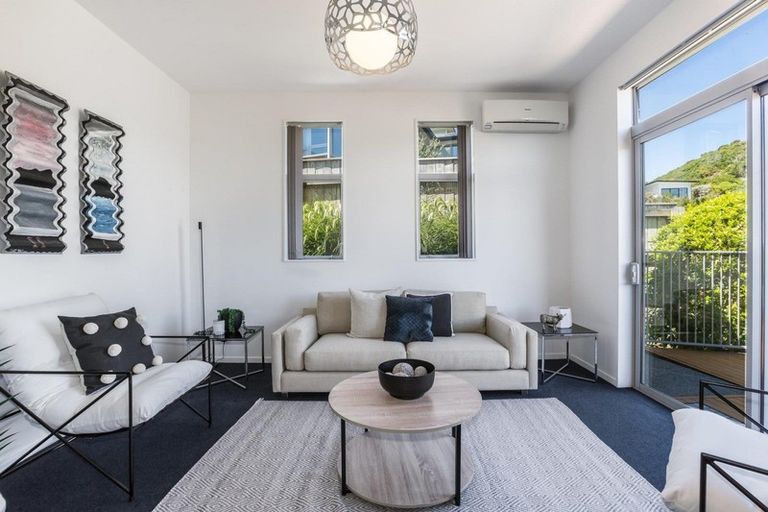 Photo of property in 10 Hanmer Cove, Aotea, Porirua, 5024