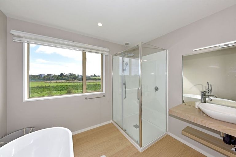 Photo of property in 18 Kahukura Road, Broomfield, Christchurch, 8042