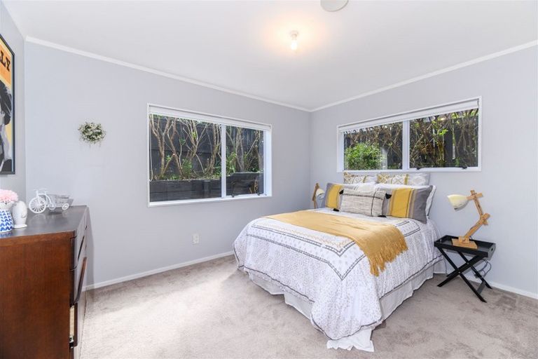 Photo of property in 1 Marguerita Place, West Harbour, Auckland, 0618