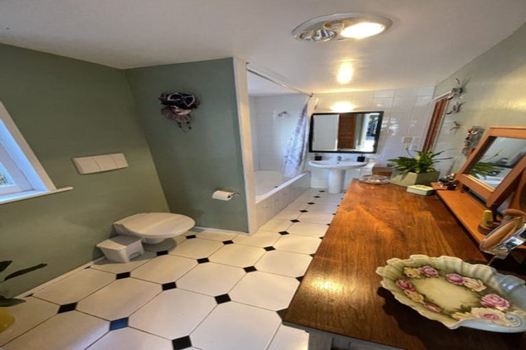 Photo of property in 9 Copley Street, New Lynn, Auckland, 0600