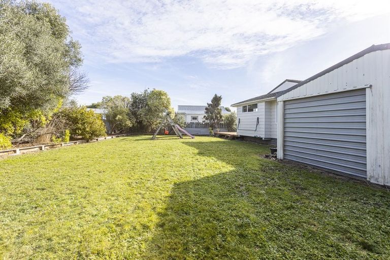 Photo of property in 16 Perrin Place, Kelvin Grove, Palmerston North, 4414