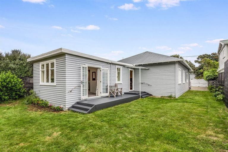 Photo of property in 37 Tuatoru Street, Eastbourne, Lower Hutt, 5013