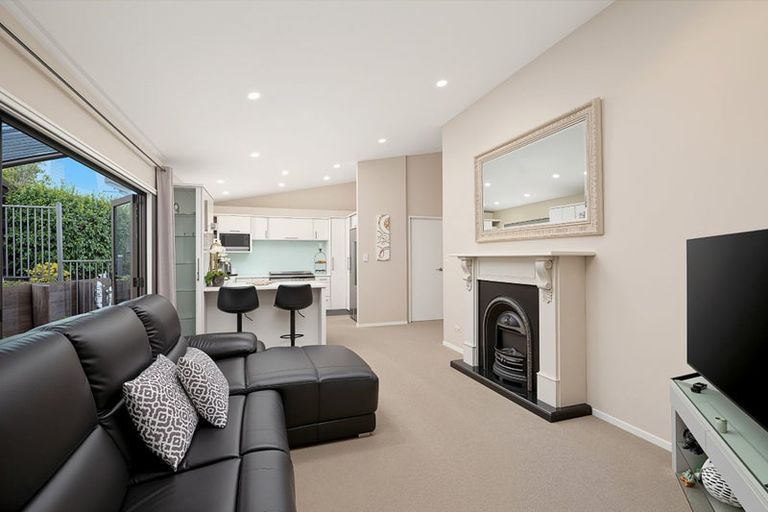 Photo of property in 77 San Marino Drive West, Henderson, Auckland, 0612
