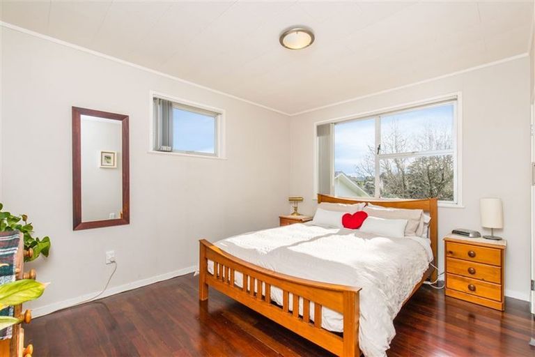 Photo of property in 17 Fairdale Place, Birkdale, Auckland, 0626