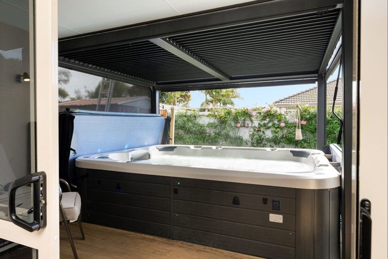 Photo of property in 126 Santa Monica Drive, Papamoa Beach, Papamoa, 3118