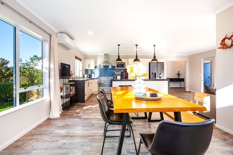 Photo of property in 11 Te Puia Drive, Aotea, Porirua, 5024