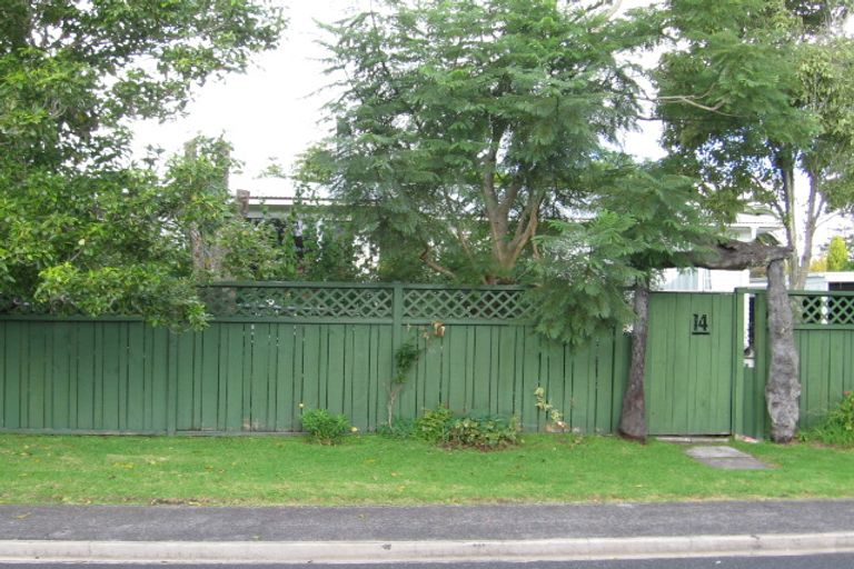 Photo of property in 14 Brennan Avenue, Te Atatu Peninsula, Auckland, 0610