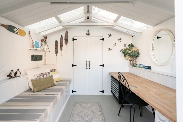 Photo of property in 84 The Esplanade, Houghton Bay, Wellington, 6023