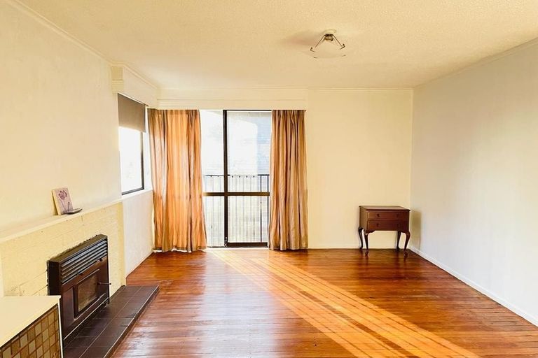 Photo of property in 9 Humphrey Kemp Avenue, Henderson, Auckland, 0612