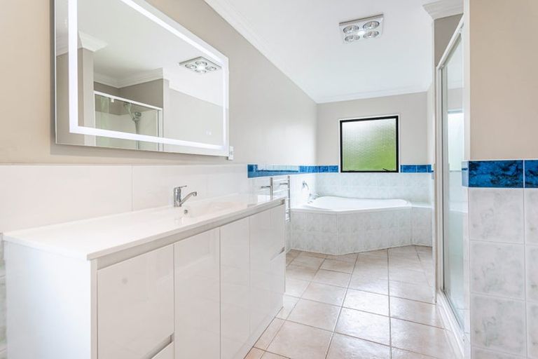 Photo of property in 1 San Angelo Court, Henderson, Auckland, 0612