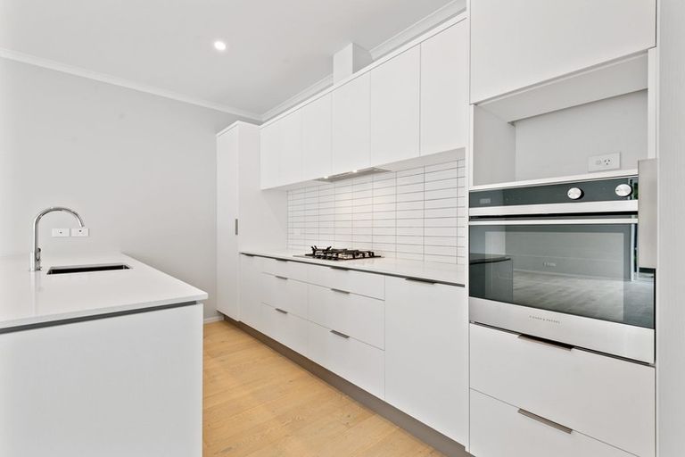 Photo of property in 28 Taikura Avenue, Red Beach, 0932