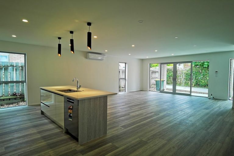 Photo of property in 25a Lillian Place, Orewa, 0931