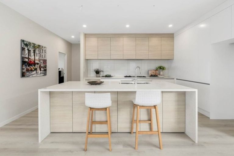 Photo of property in 98 Godfrey Drive, Orewa, 0931