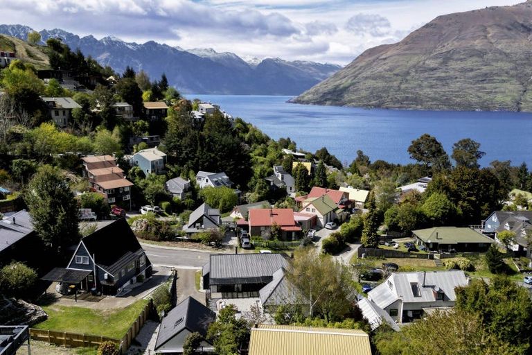 Photo of property in 24 Williams Street, Sunshine Bay, Queenstown, 9300