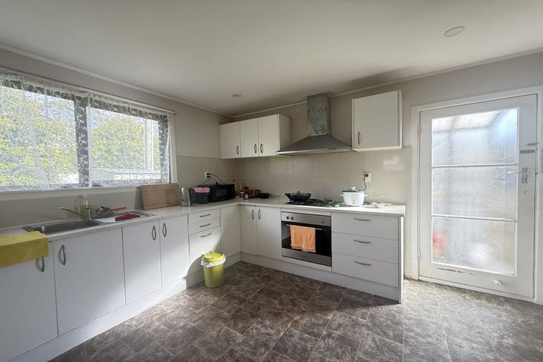Photo of property in 1 Coletta Lane, Te Atatu South, Auckland, 0610