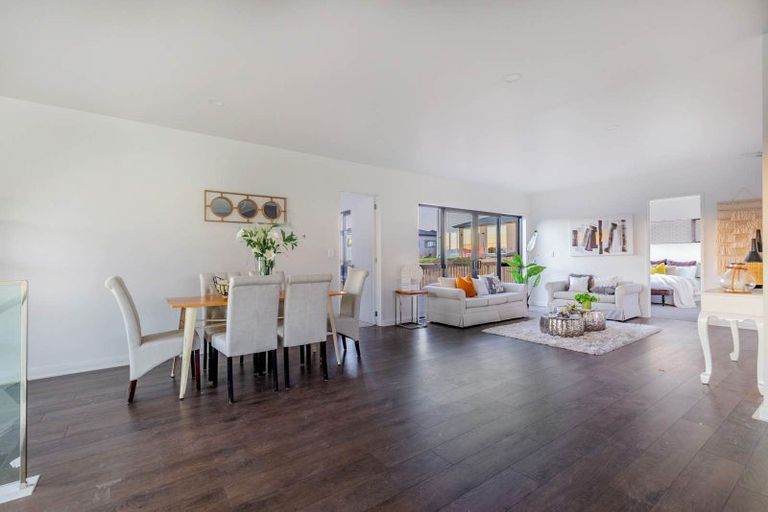 Photo of property in 2 Celestial Crescent, Orewa, 0931