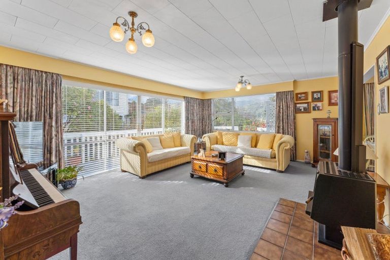 Photo of property in 4 Lincoln Grove, Wainuiomata, Lower Hutt, 5014