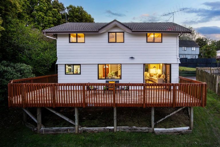 Photo of property in 2/70 Ayton Drive, Totara Vale, Auckland, 0629