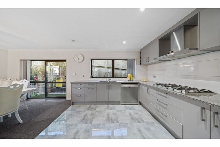 Photo of property in 14 Kereru Rise, Papakura, 2110