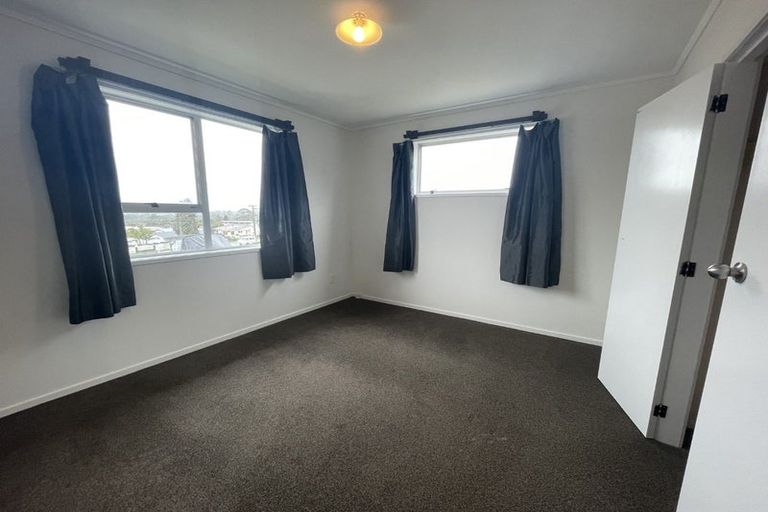 Photo of property in 3 Doone Place, Massey, Auckland, 0614