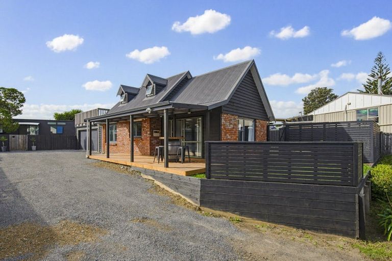 Photo of property in 10 Arataki Grove, Waitarere Beach, Levin, 5510