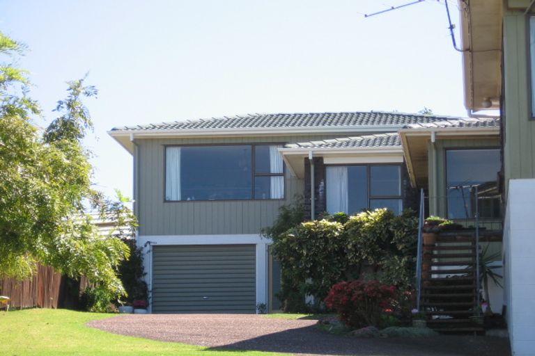 Photo of property in 1/28 Beach Road, Castor Bay, Auckland, 0620