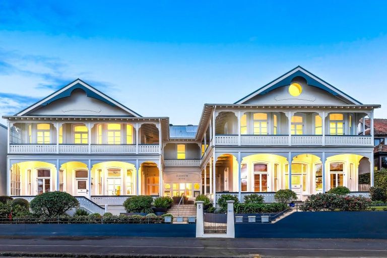 Photo of property in 2/5 King Edward Parade, Devonport, Auckland, 0624