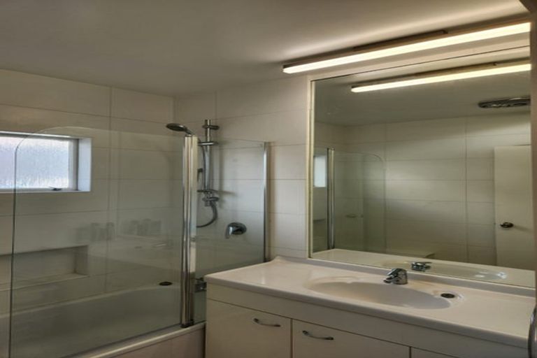 Photo of property in 2/44 Waimumu Road, Massey, Auckland, 0614